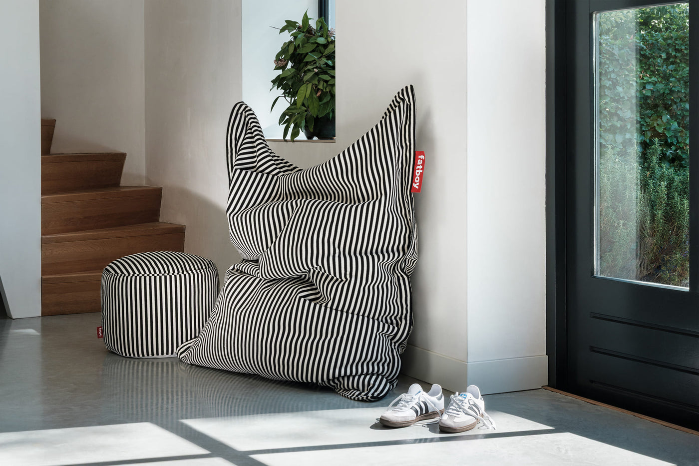 Pouf Fatboy Slim Terry en tissu éponge rayé ultra-doux, compact et confortable, parfait pour un moment de détente élégant à l’intérieur.