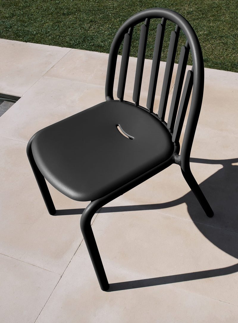 Chaise Fred de Fatboy – chaise bistro en aluminium, résistante aux intempéries et UV, empilable, idéale pour patios et jardins au Canada.