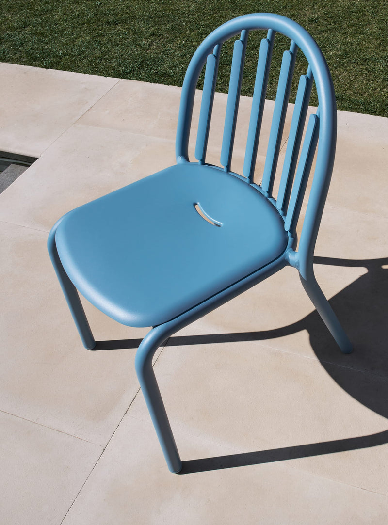 Chaise Fred par Fatboy – élégante et durable, aluminium empilable, résistante aux intempéries, parfaite pour patios et balcons.