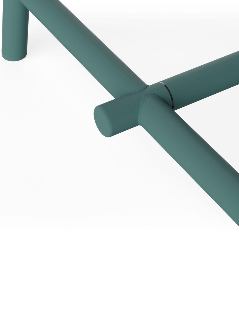 Solide et légère à la fois, la table Fred’s Medium combine une structure en aluminium durable à un design bien pensé pour l’extérieur.