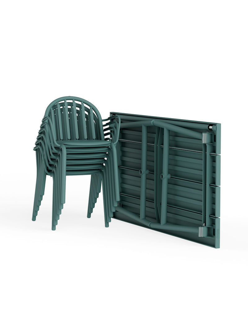 La table Fred’s Medium mise sur des détails intelligents, avec des pieds arrondis repliables et une surface lisse facile à nettoyer.