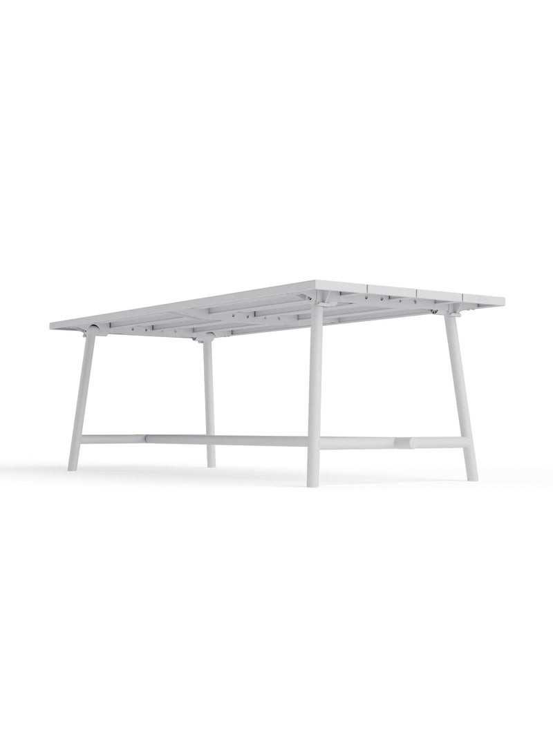 La table Fred de Fatboy : une table extérieure robuste et résistante aux intempéries qui accueille 6 à 8 personnes avec style.