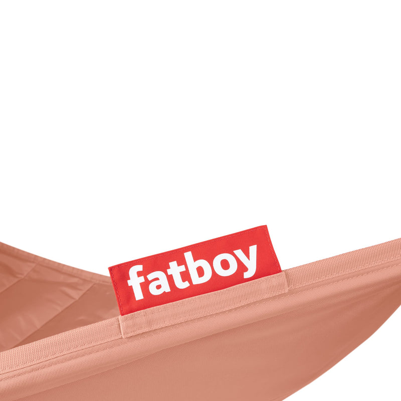 Fatboy Headdemock Deluxe Pink Shrimp : hamac spacieux et portable, idéal pour des moments de relaxation en plein air au Canada.