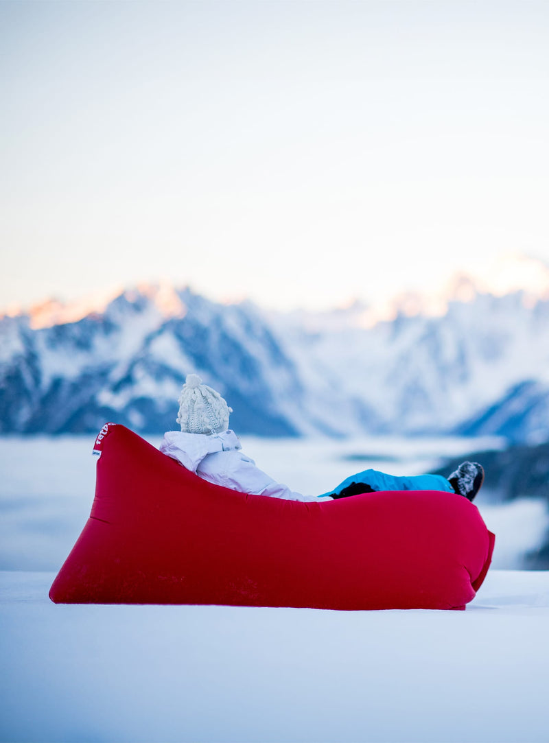 Fatboy Lamzac : chaise longue résistante et portable, parfaite pour la montagne, le camping ou les festivals dans tout le Canada.