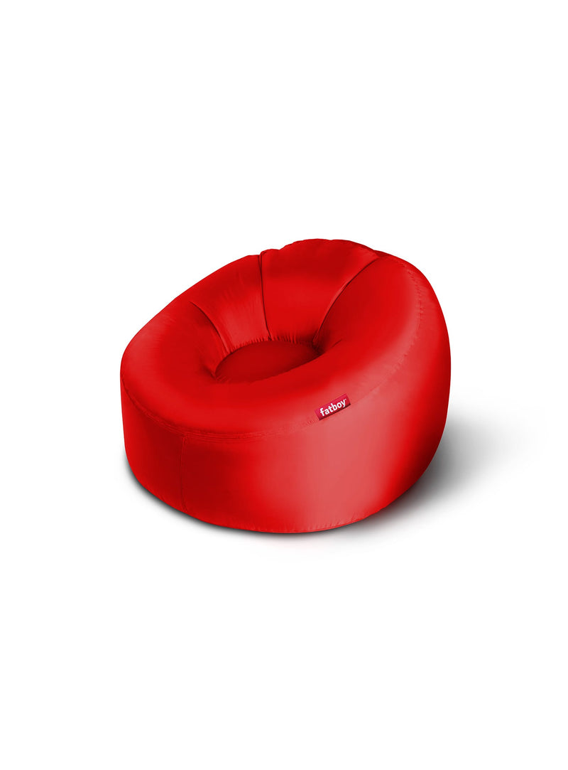 Fatboy Lamzac O en rouge : chaise gonflable, résistante aux UV, idéale pour la plage, le camping, en festival ou les activités extérieures au Canada.