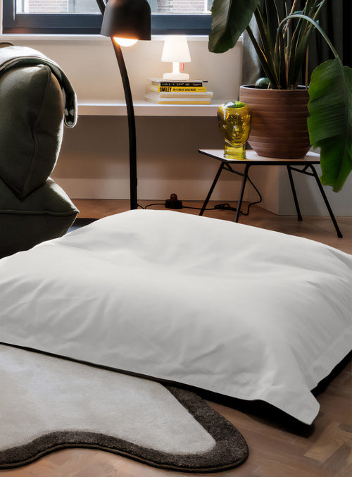 L’Original Canvas de Fatboy revisite le célèbre bean bag avec une toile au look naturel, un confort enveloppant et un style intemporel.