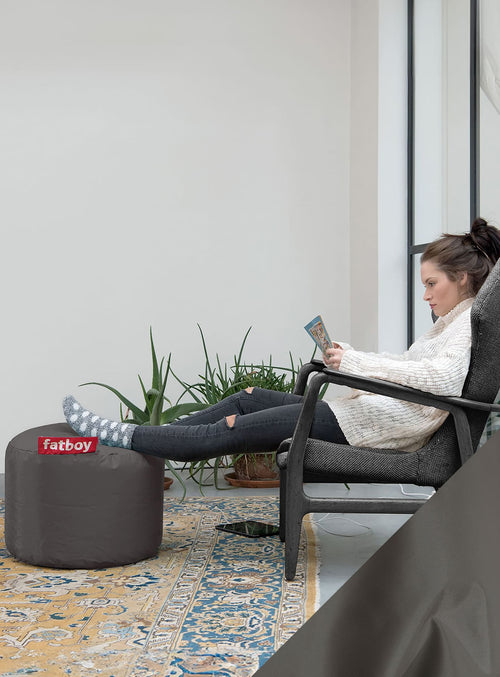 Le Fatboy Point est un pouf polyvalent et robuste, idéal comme repose-pieds, table d’appoint ou assise supplémentaire pour sublimer les intérieurs canadiens.