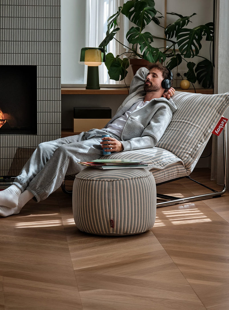 Découvrez le pouf Fatboy Point Terry, avec son tissu éponge rayé tout doux et son design polyvalent. Utilisez-le comme siège confortable, repose-pieds ou petite table d’appoint.