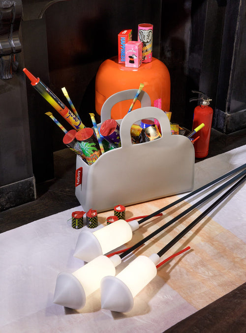 Ensemble de 3 lampes solaires Prêt-A-Racket de Fatboy, fusées ludiques et résistantes aux intempéries, parfaites pour jardins canadiens.