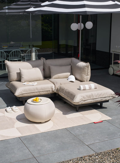 Le Fatboy Paletti Sectional 3-places est un canapé d'extérieur modulaire et résistant aux intempéries, conçu pour se détendre sur les terrasses et dans les jardins à travers le Canada.