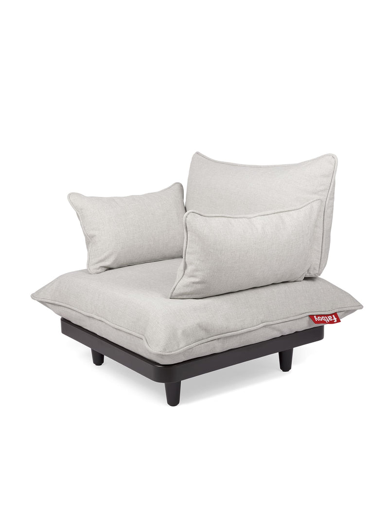 Généreux, confortable et stylé, le fauteuil Paletti de Fatboy apporte une touche moderne et décontractée à tout espace extérieur.