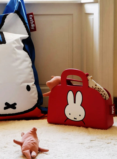 Sac en EVA ludique avec le visage iconique de Miffy, léger, résistant à l’eau et idéal pour l’intérieur comme l’extérieur.