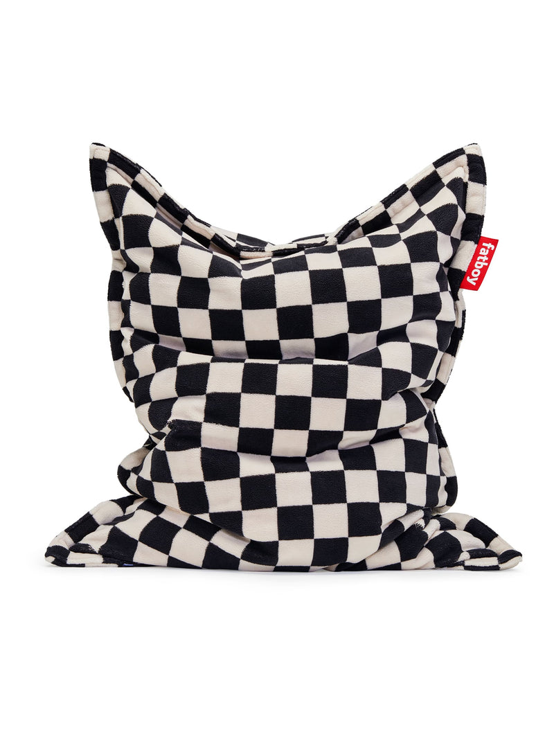 Pouf Slim Teddy Chess de Fatboy en noir écru, avec tissu teddy à carreaux et confort douillet de fabrication canadienne.