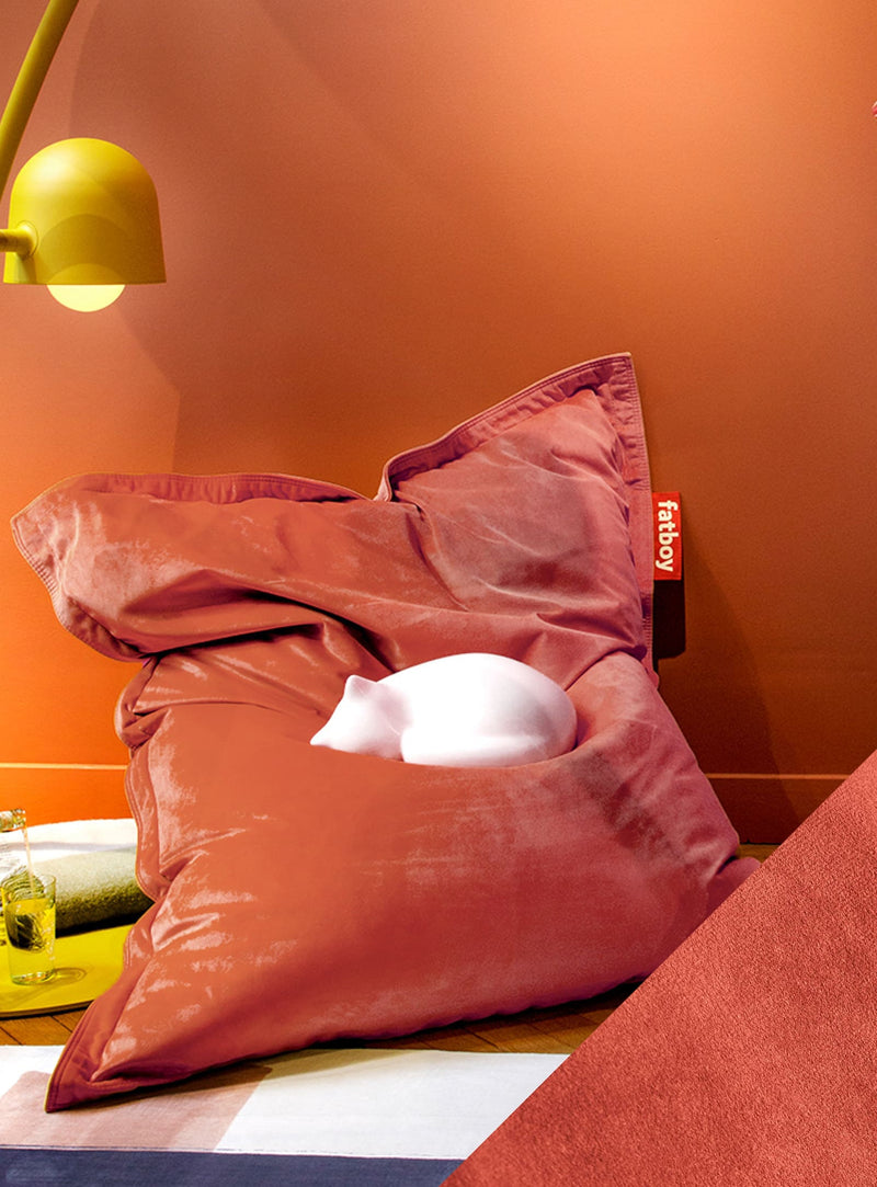 ChatGPT a dit :

Le Fatboy Slim Velvet est un pouf élégant en velours recyclé, à la fois doux et raffiné, idéal pour apporter une touche de luxe durable aux intérieurs canadiens.