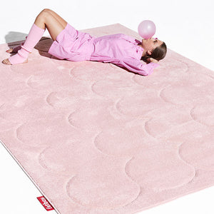 La douceur du tapis d'intérieur Bubble Carpet, parfaite pour un espace de vie confortable et élégant.