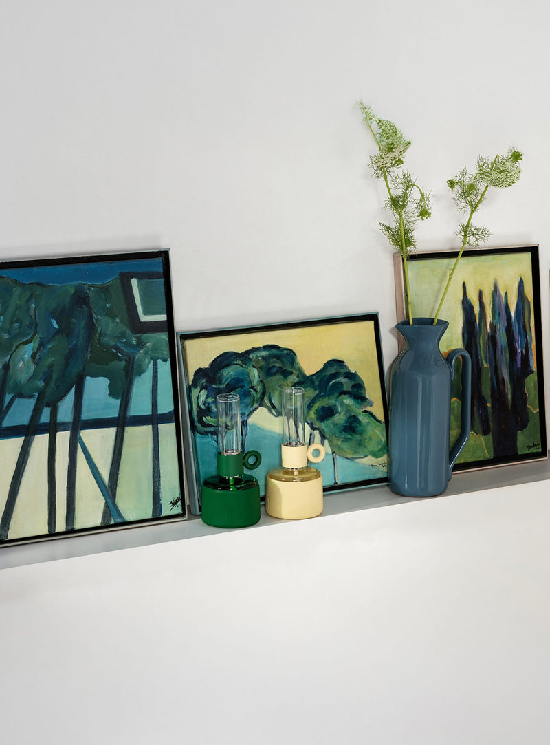 Réinterprétation moderne de la lampe à huile classique, la Flamtastique XS allie verre borosilicaté et fini en silicone mat pour un style intemporel et durable.