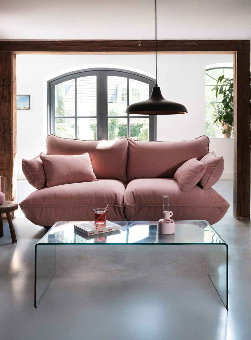 Fonctionnant à l’huile traditionnelle, la Flamtastique XS transforme un objet nostalgique en lampe contemporaine pensée pour les espaces d’aujourd’hui.