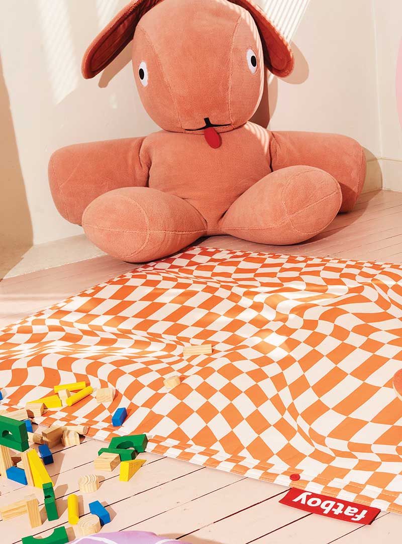 Les tapis Flying Carpet de Fatboy sont fabriqués en polyester recyclé résistant au soleil et aux intempéries, ils sont donc parfaits pour un usage intérieur et extérieur.