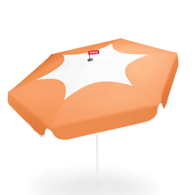 Fatboy Sunshady, un parasol d'extérieur d'inspiration rétro des années 1960 par Fatboy, orange citrouille